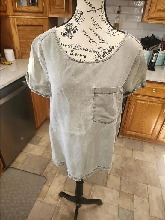 Shirt - Picture 1 of 8